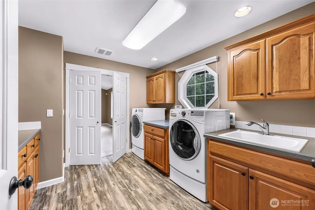 4879 Robinwood Lane Bow WA 98232