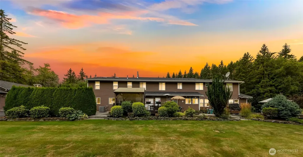 4879 Robinwood Lane Bow WA 98232