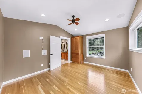 4879 Robinwood Lane Bow WA 98232