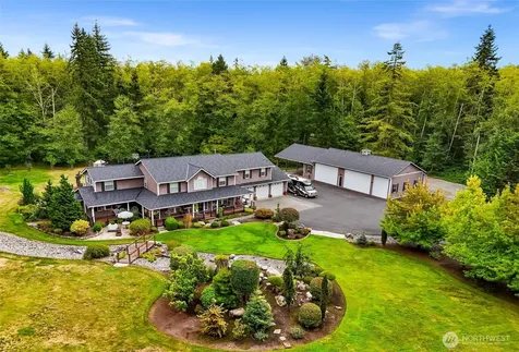 4879 Robinwood Lane Bow WA 98232