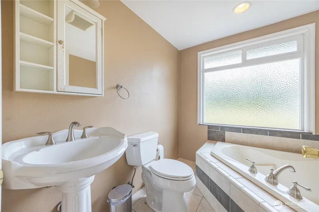 1012 River Road Sequim WA 98382