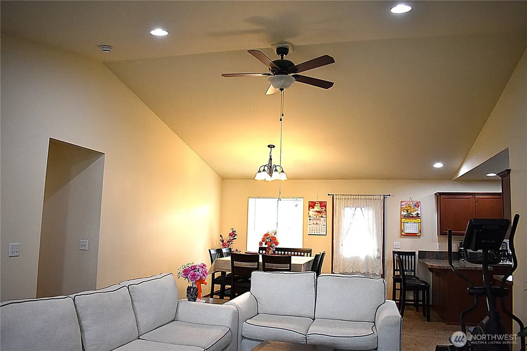 20236 White Rock Loop SW Centralia WA 98531