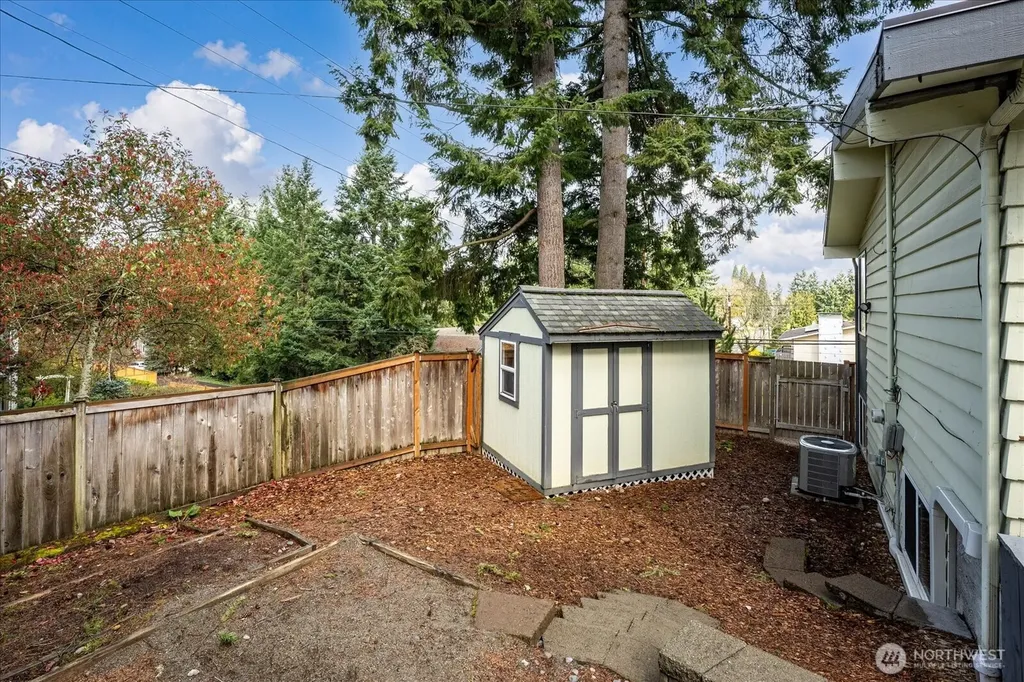 6205 NE 196th Street Kenmore WA 98028