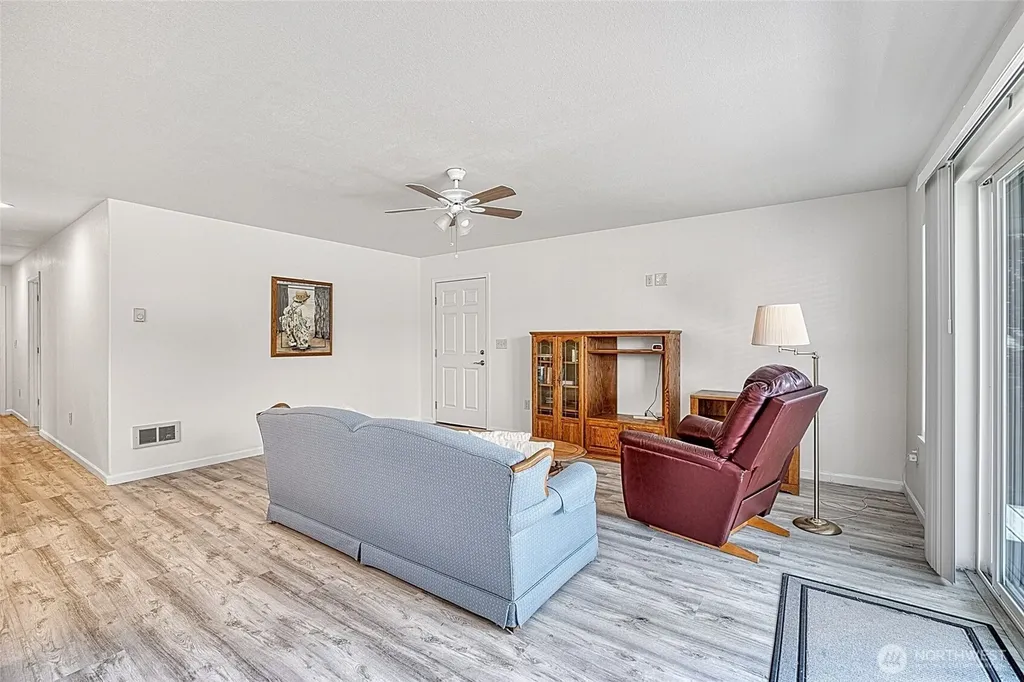 376 Sand Dune Avenue SW Ocean Shores WA 98569