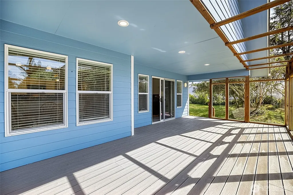 376 Sand Dune Avenue SW Ocean Shores WA 98569