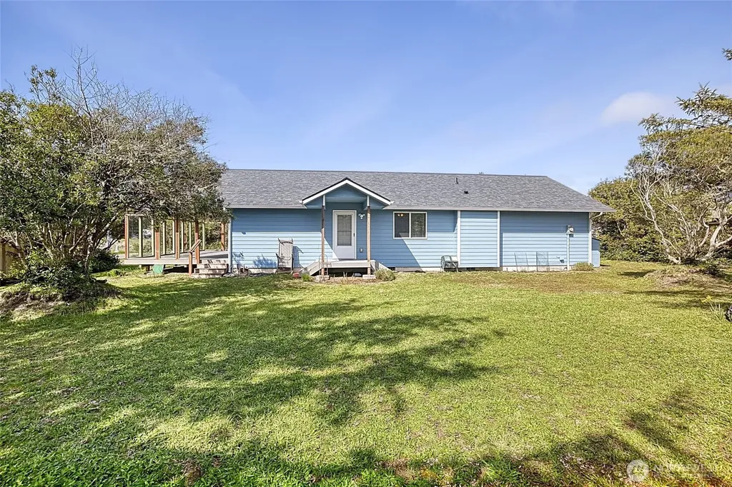 376 Sand Dune Avenue SW Ocean Shores WA 98569
