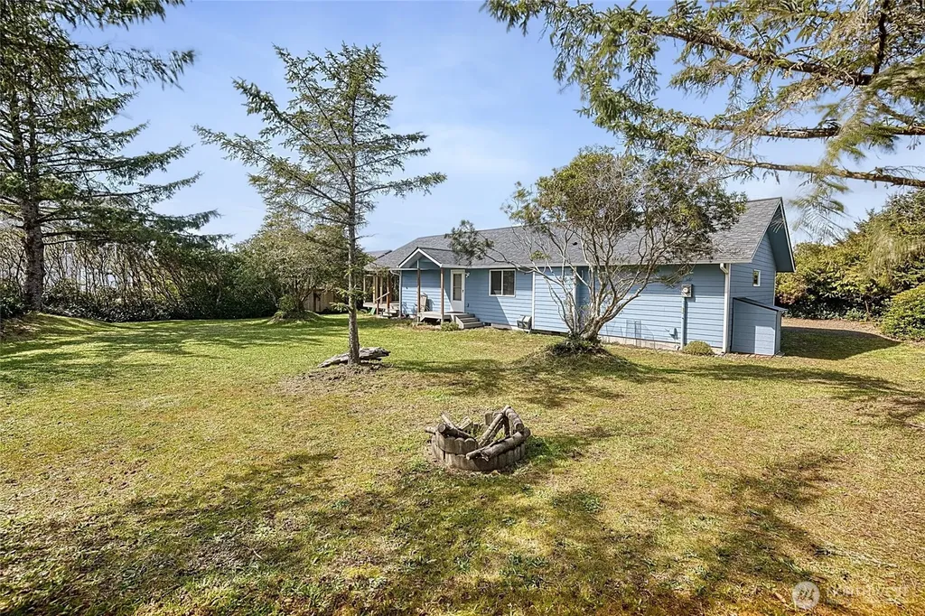 376 Sand Dune Avenue SW Ocean Shores WA 98569