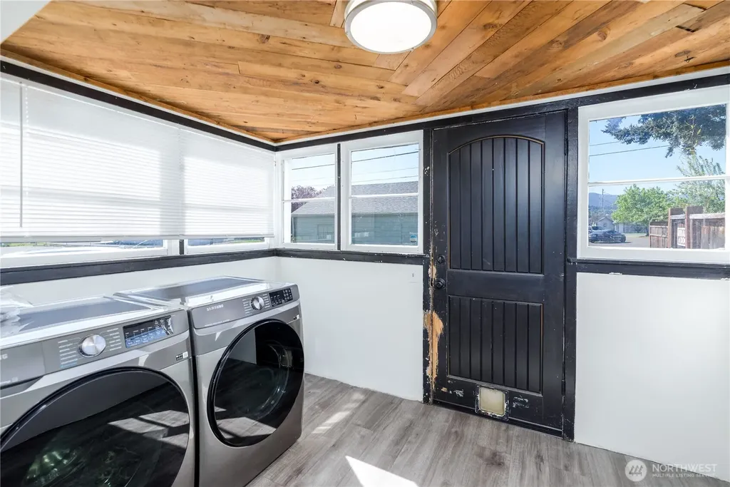 405 W Spruce Street Sequim WA 98362