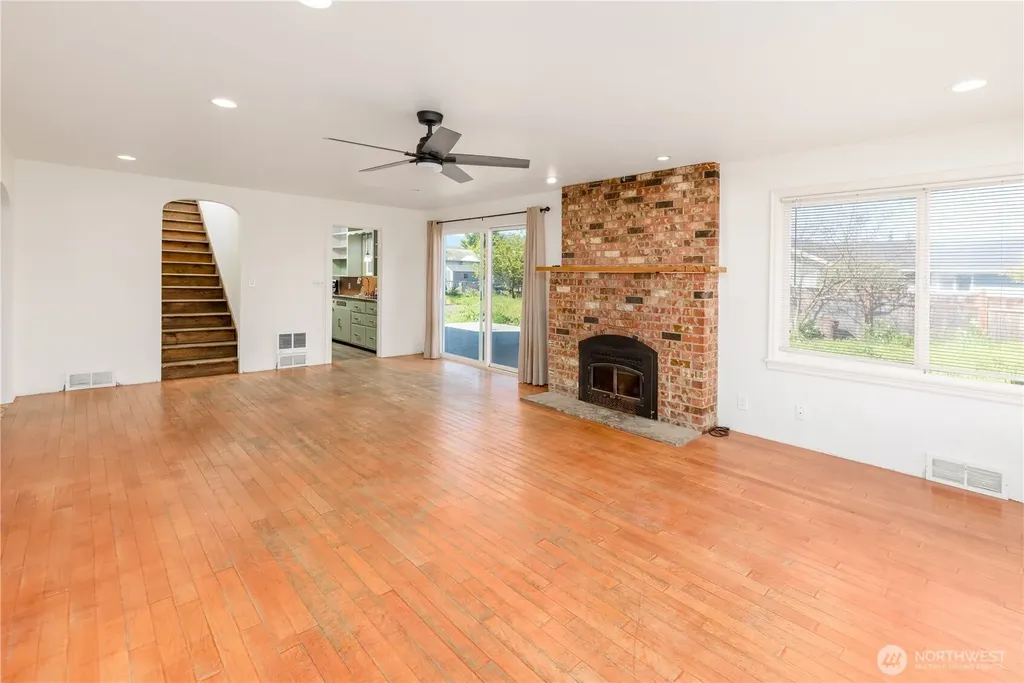 405 W Spruce Street Sequim WA 98362