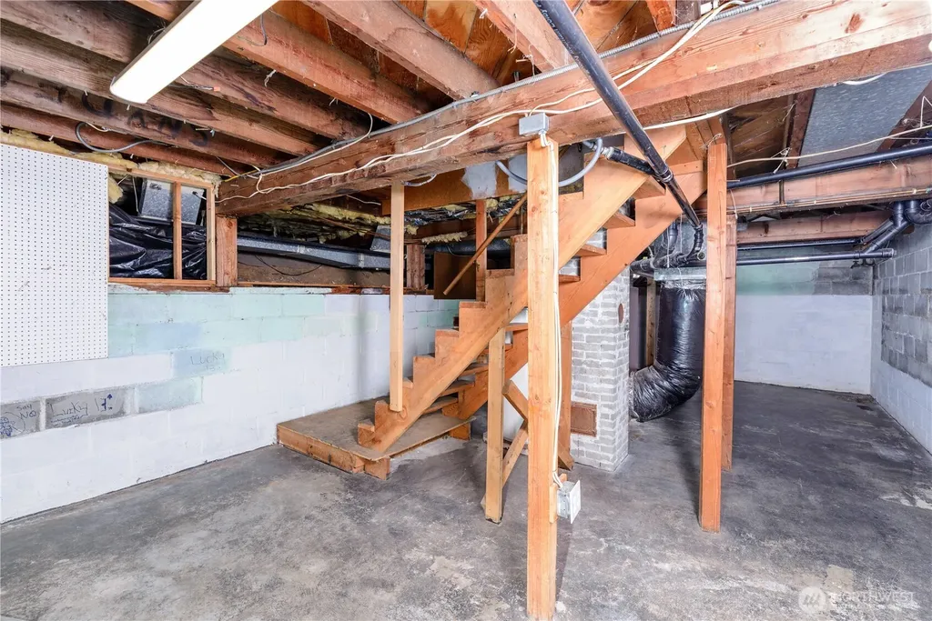 405 W Spruce Street Sequim WA 98362