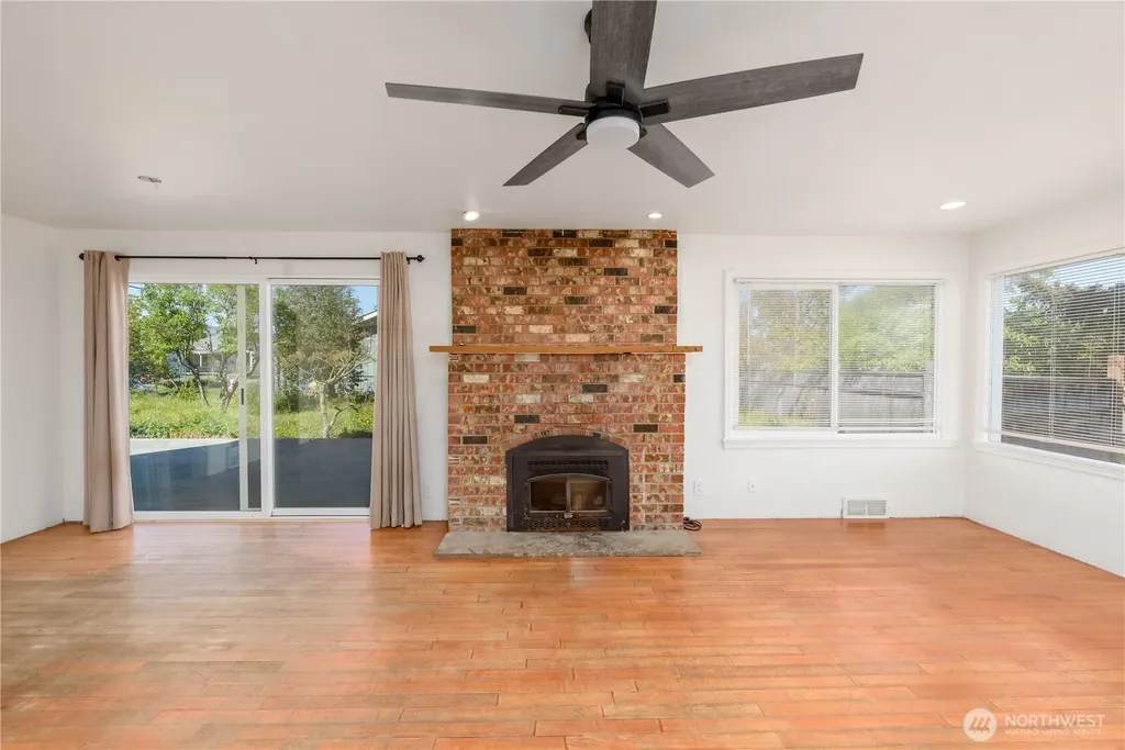 405 W Spruce Street Sequim WA 98362