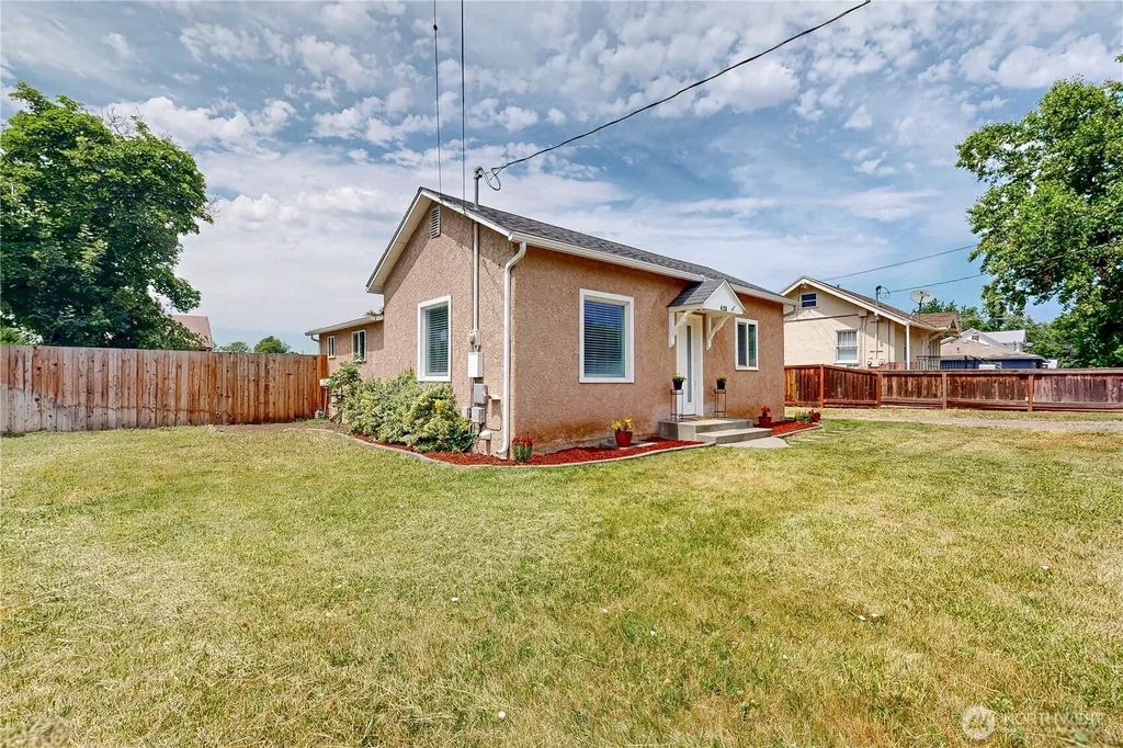 428 SE Date Avenue College Place WA 99324
