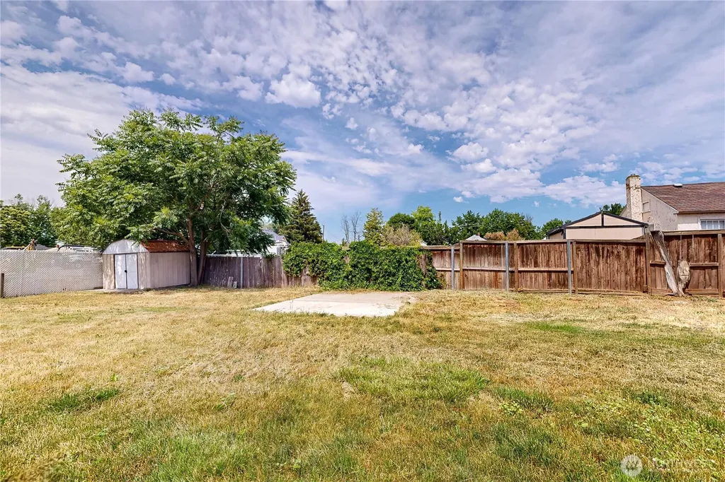 428 SE Date Avenue College Place WA 99324