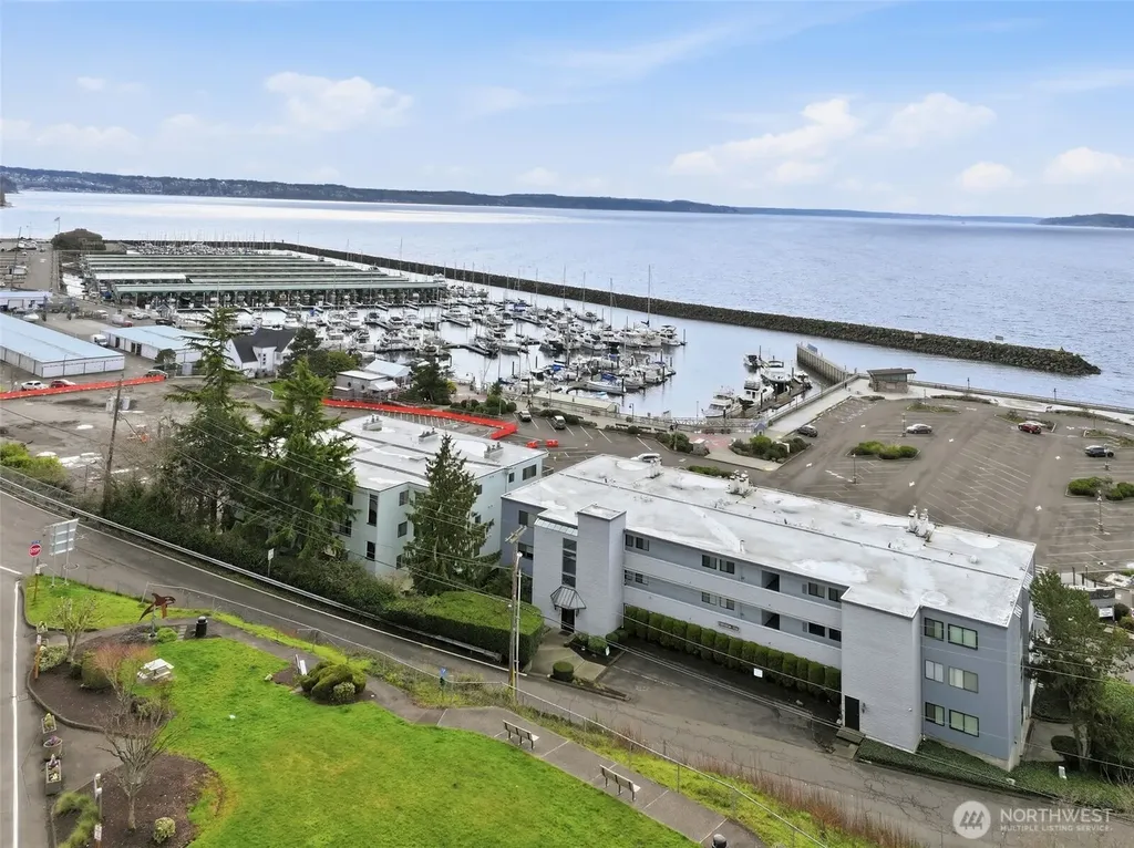 22211 Cliff Avenue S Des Moines WA 98198