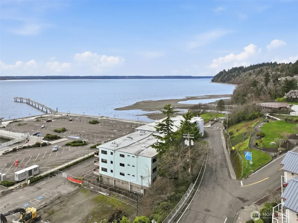 22211 Cliff Avenue S Des Moines WA 98198