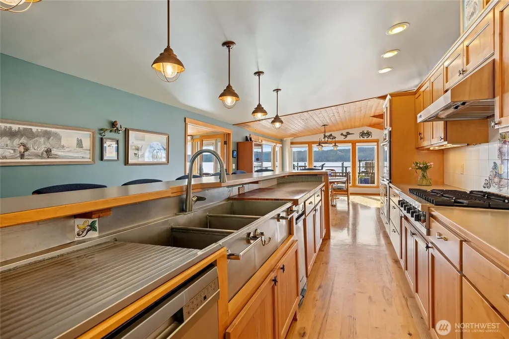 18511 NE North Shore Road Tahuya WA 98588