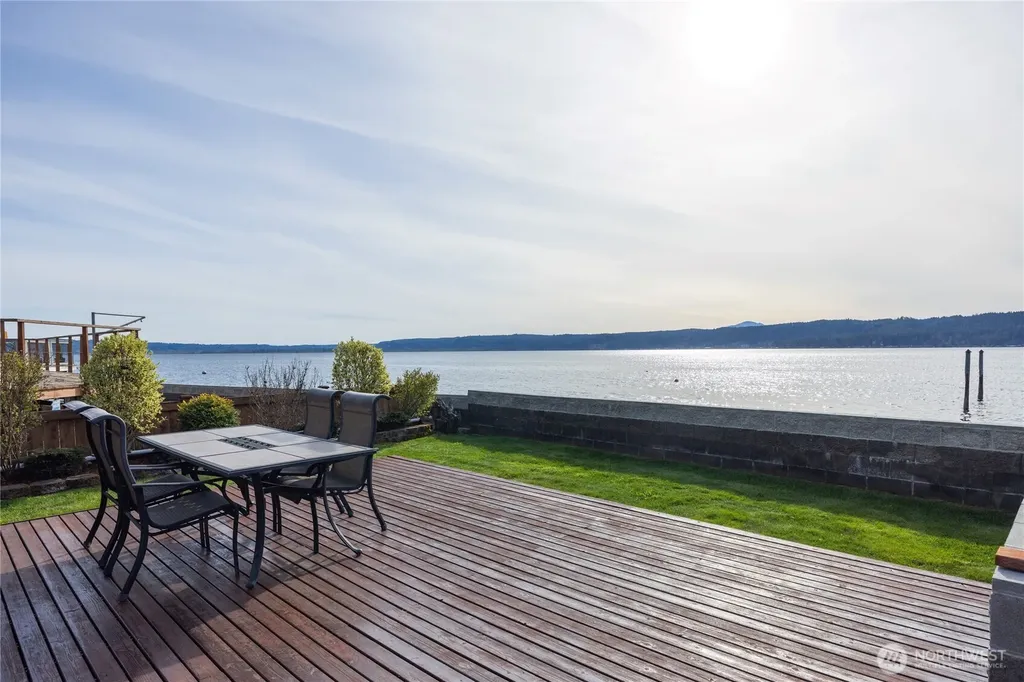 18511 NE North Shore Road Tahuya WA 98588