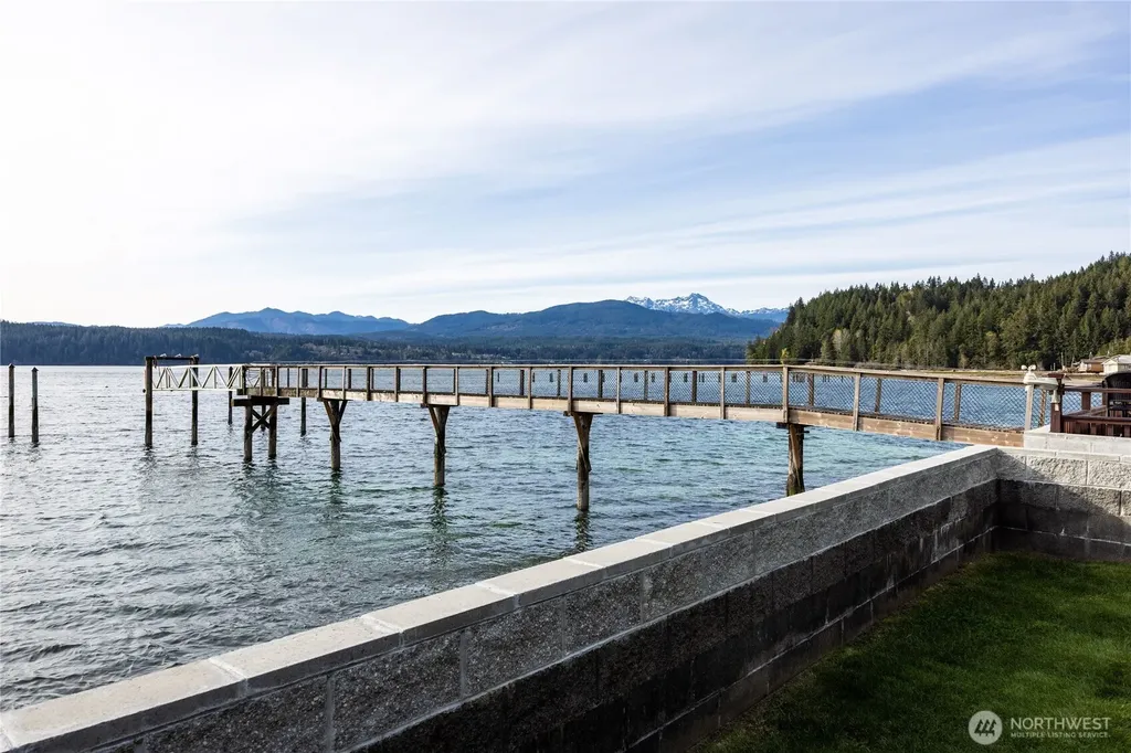 18511 NE North Shore Road Tahuya WA 98588