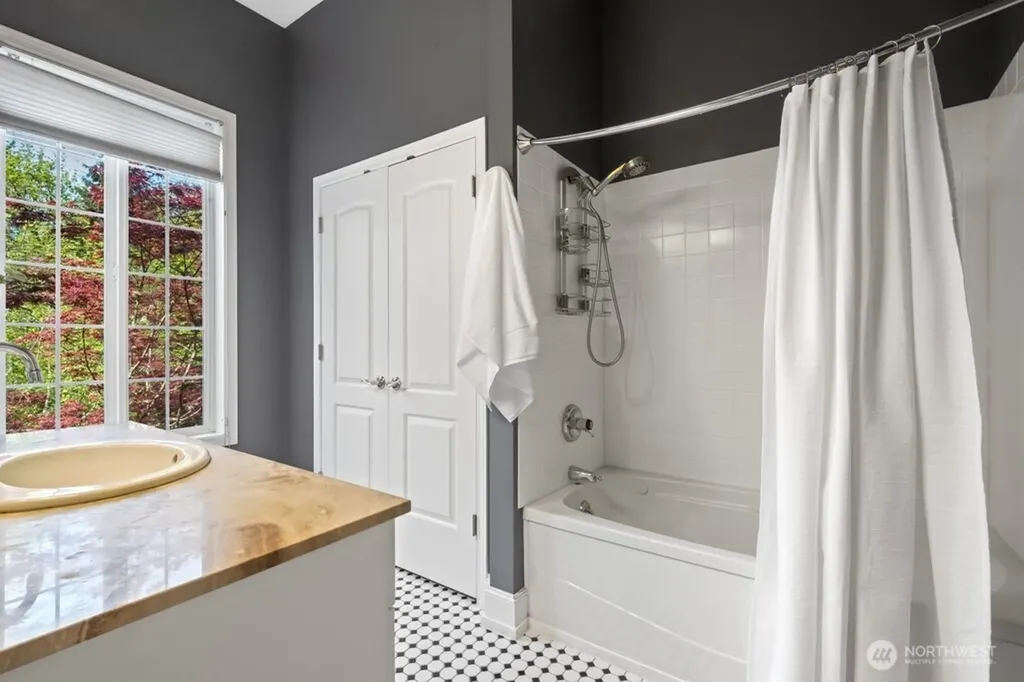 17247 SE 54th Place Bellevue WA 98006