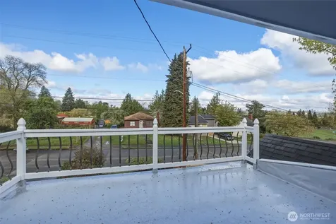 9812 59th Avenue S Seattle WA 98118