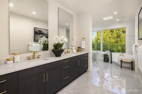 8243 W Mercer Way Mercer Island WA 98040