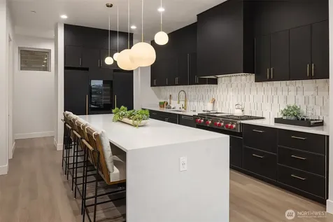 8243 W Mercer Way Mercer Island WA 98040