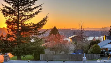1401 Lincoln Avenue NE Renton WA 98056