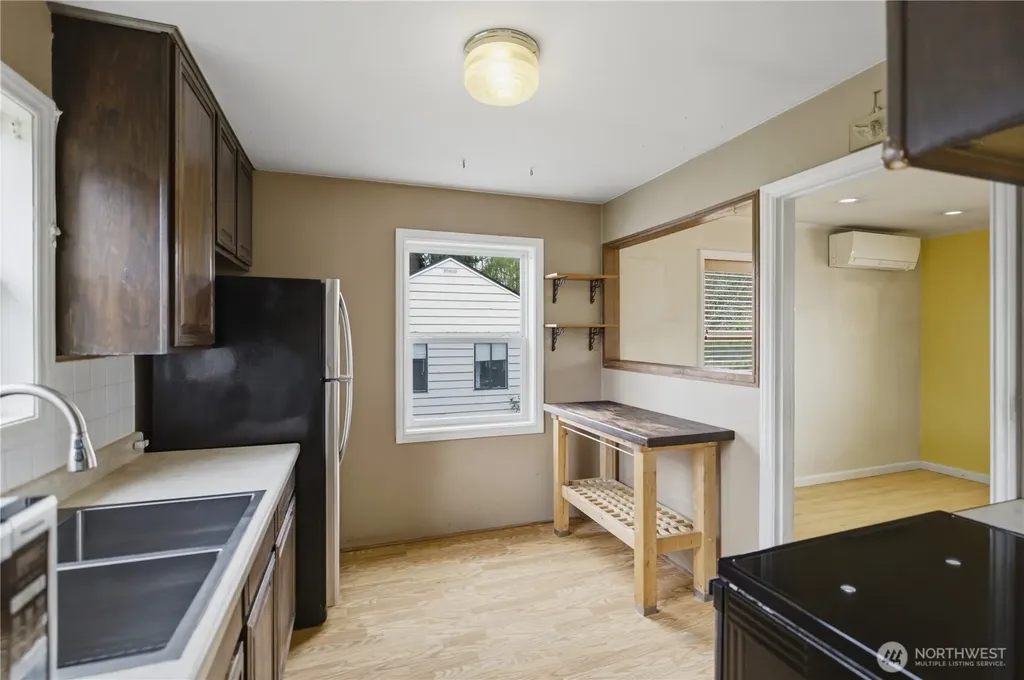 9831 33rd Avenue SW Seattle WA 98126