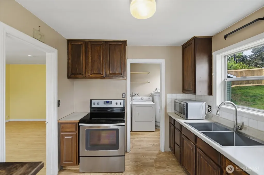 9831 33rd Avenue SW Seattle WA 98126