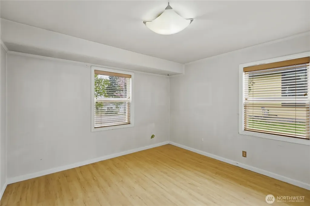 9831 33rd Avenue SW Seattle WA 98126