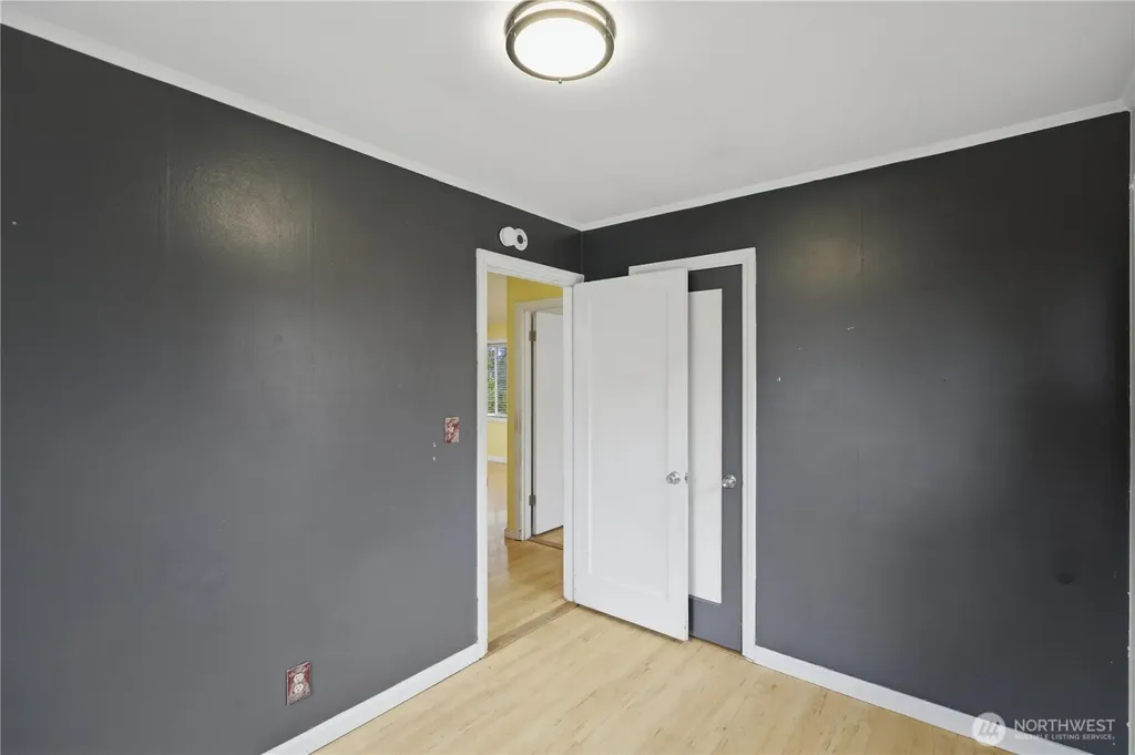 9831 33rd Avenue SW Seattle WA 98126