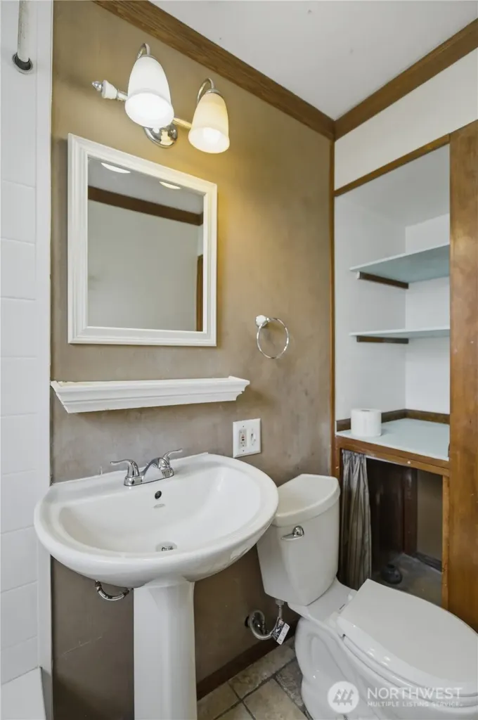9831 33rd Avenue SW Seattle WA 98126