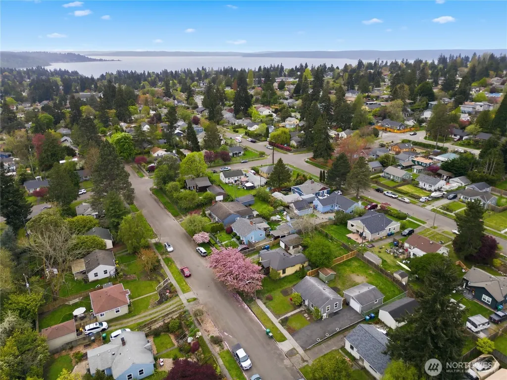 9831 33rd Avenue SW Seattle WA 98126
