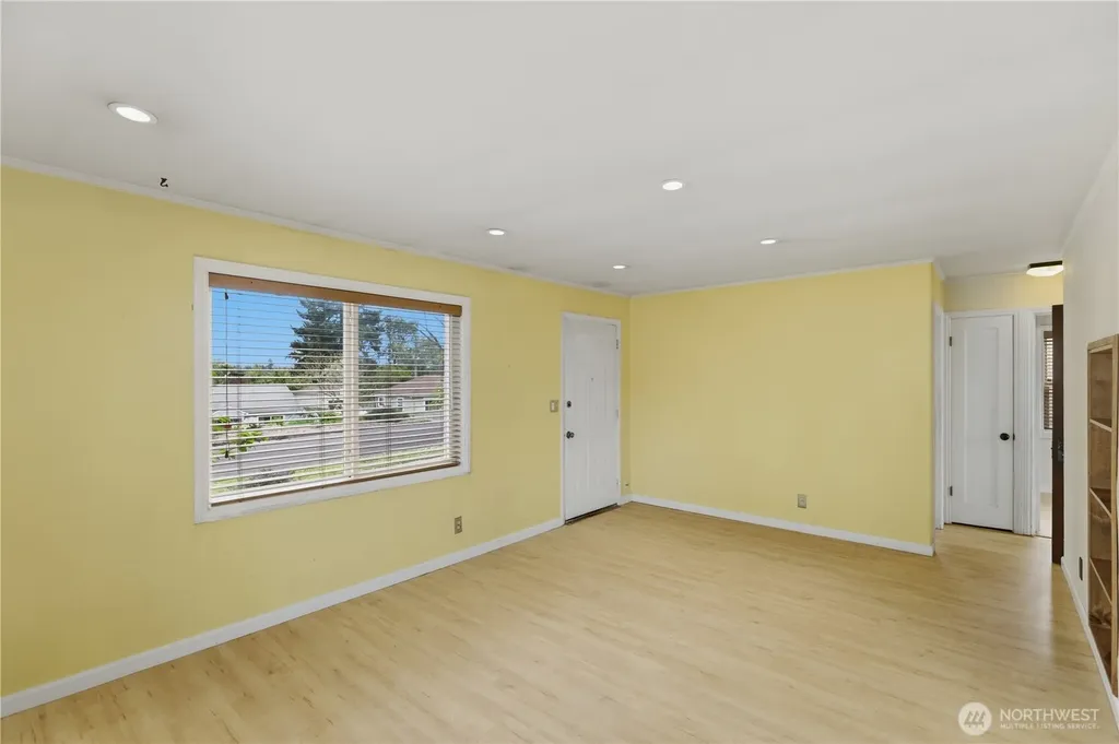 9831 33rd Avenue SW Seattle WA 98126