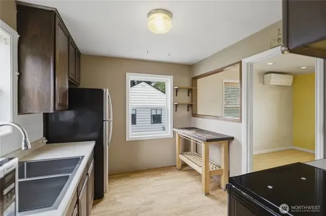 9831 33rd Avenue SW Seattle WA 98126