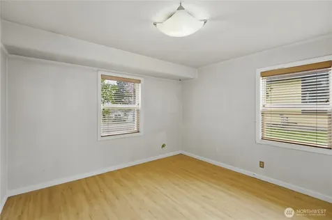 9831 33rd Avenue SW Seattle WA 98126