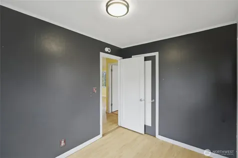 9831 33rd Avenue SW Seattle WA 98126