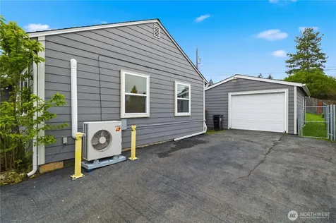 9831 33rd Avenue SW Seattle WA 98126