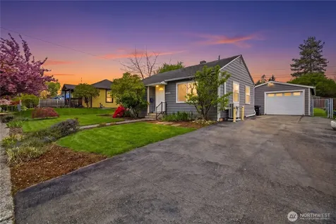 9831 33rd Avenue SW Seattle WA 98126