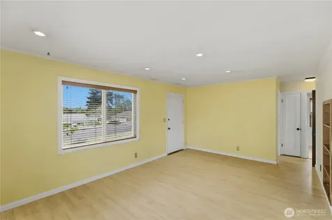 9831 33rd Avenue SW Seattle WA 98126