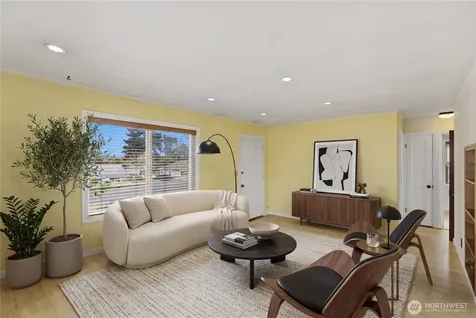 9831 33rd Avenue SW Seattle WA 98126