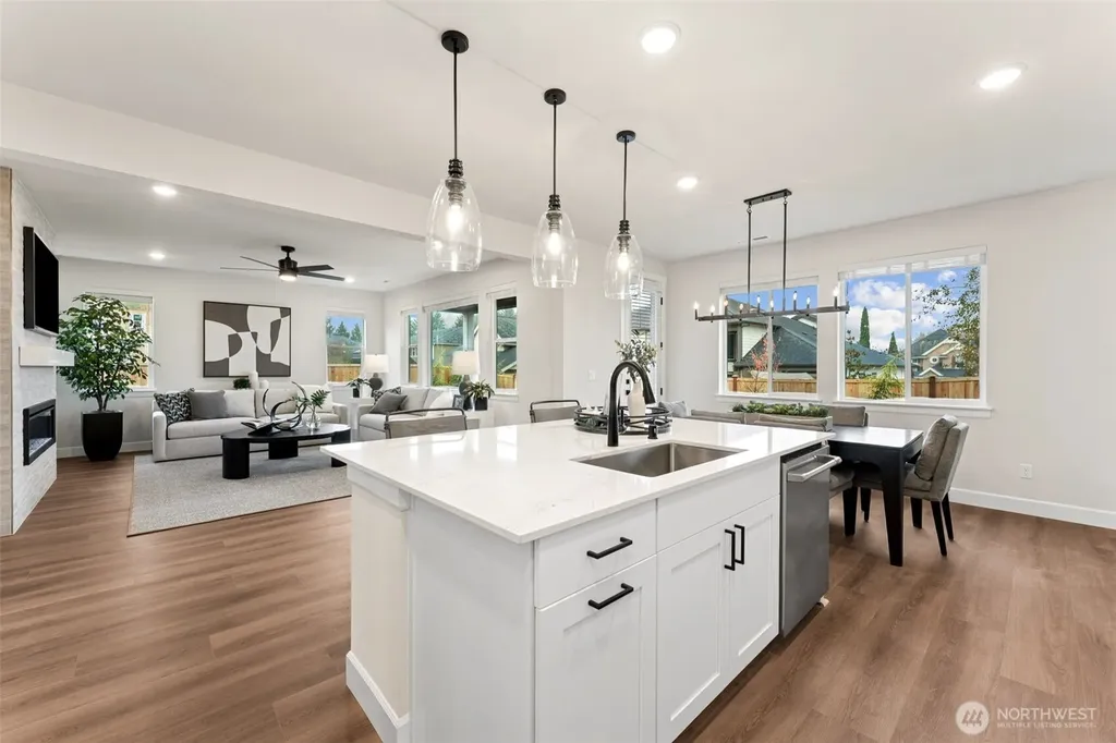 2220 Oak Court Milton WA 98354