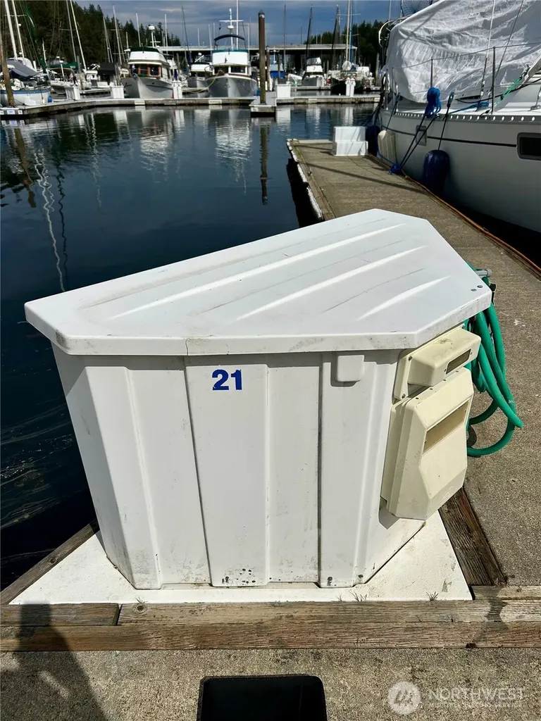 101 Pleasant Harbor Marina Brinnon WA 98320