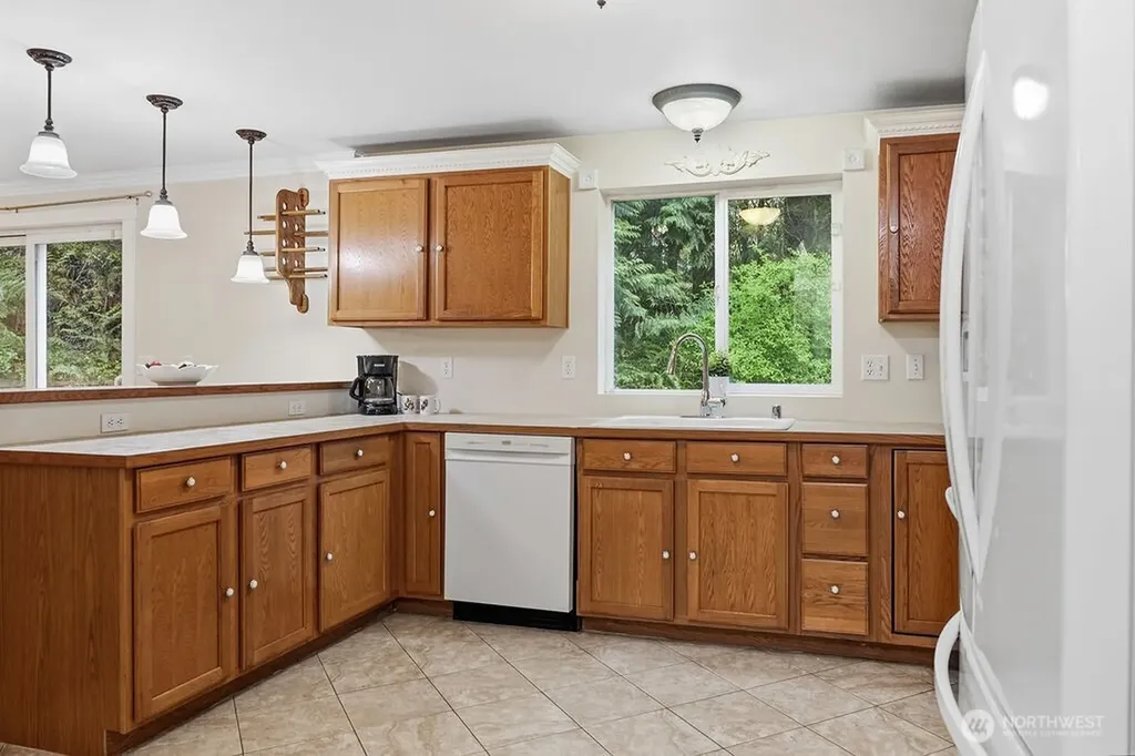 496 Pleasant Drive Bremerton WA 98312