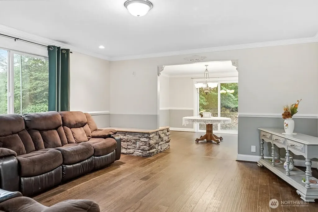 496 Pleasant Drive Bremerton WA 98312