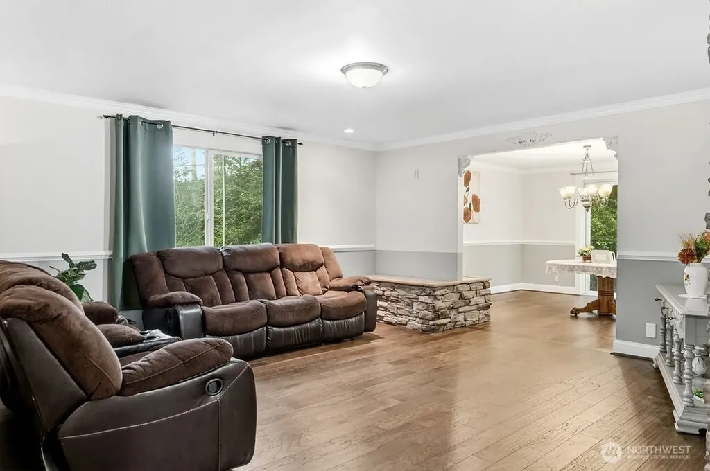 496 Pleasant Drive Bremerton WA 98312