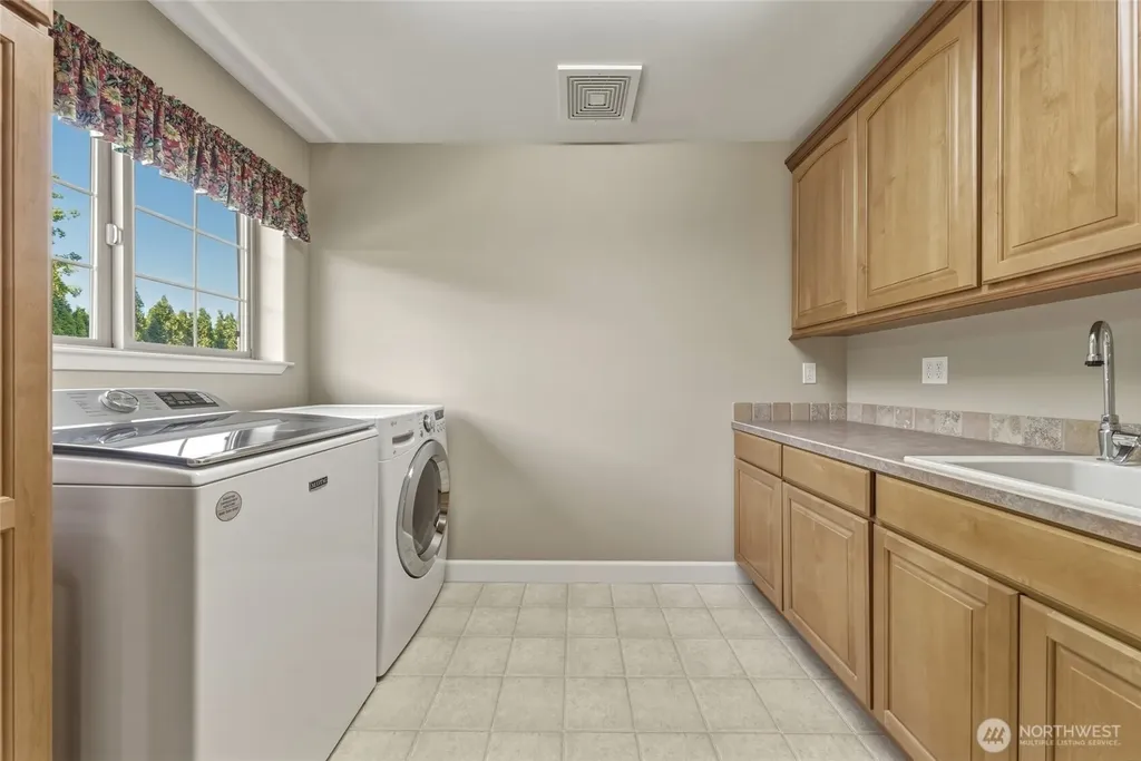 1875 SE Sunflower Court College Place WA 99324