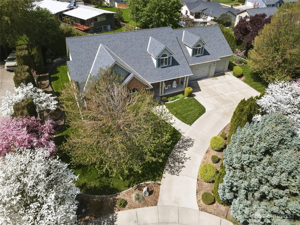 1875 SE Sunflower Court College Place WA 99324