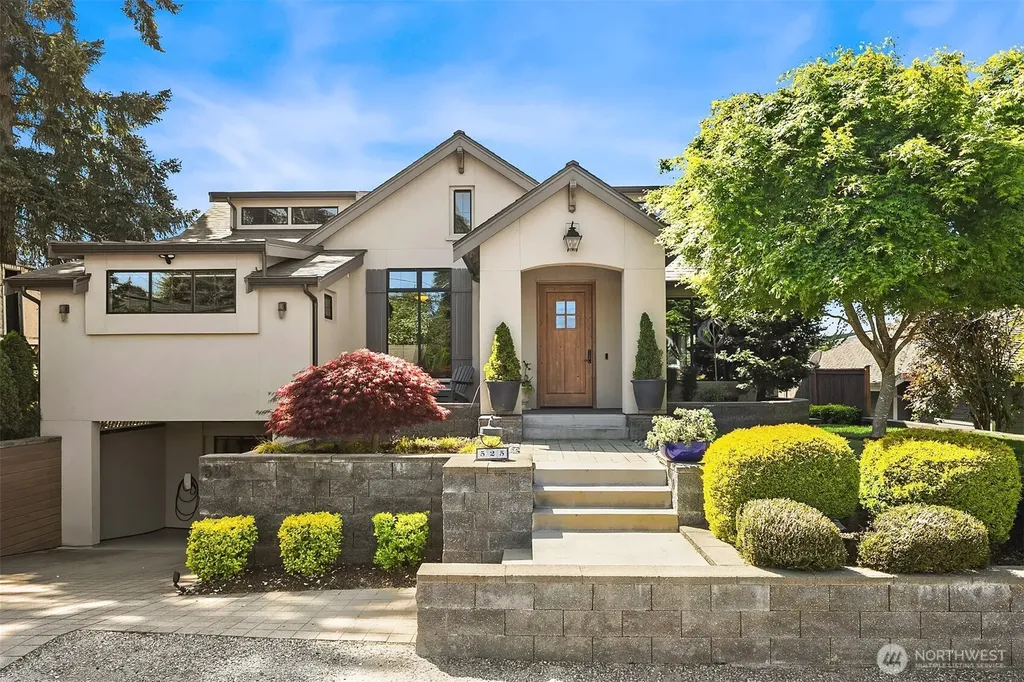 525 16th Avenue W Kirkland WA 98033
