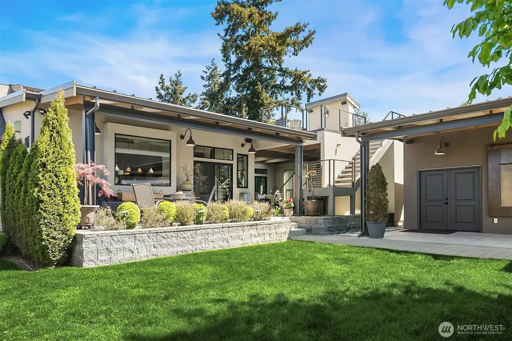 525 16th Avenue W Kirkland WA 98033